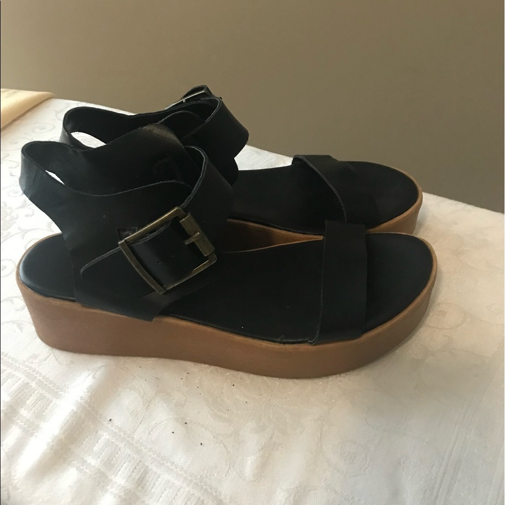 Brash platform sandals 71/2